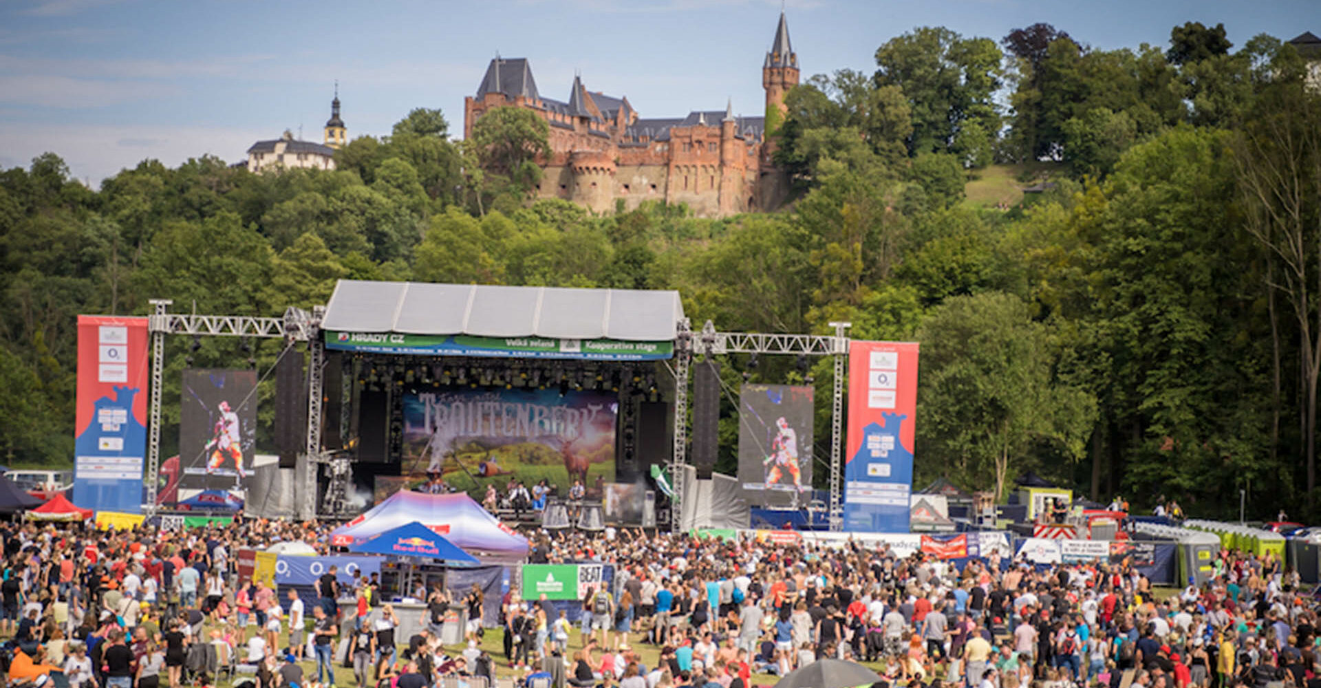 Kompletní časový line-up vystoupení kapel jubilejního 20. ročníku festivalu Hrady CZ je venku Kompletní časový line-up vystoupení kapel jubilejního 20. ročníku festivalu Hrady CZ je venku