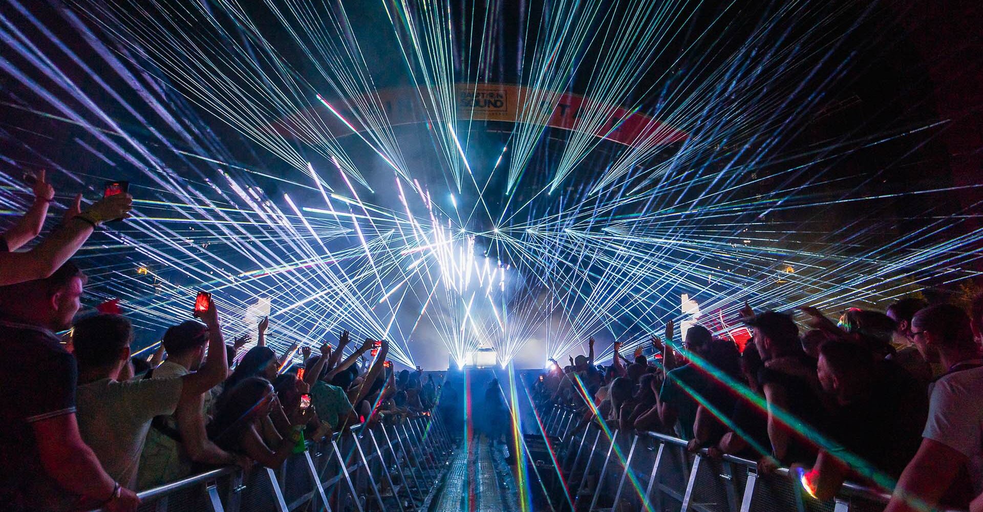 BALATON SOUND 2022 OTEVŘEL FESTIVALOVOU SEZONU NEZAPOMENUTELNÝMI KONCERTY NEJVĚTŠÍCH HVĚZD ELEKTRONICKÉ HUDBY BALATON SOUND 2022 OTEVŘEL FESTIVALOVOU SEZONU NEZAPOMENUTELNÝMI KONCERTY NEJVĚTŠÍCH HVĚZD ELEKTRONICKÉ HUDBY