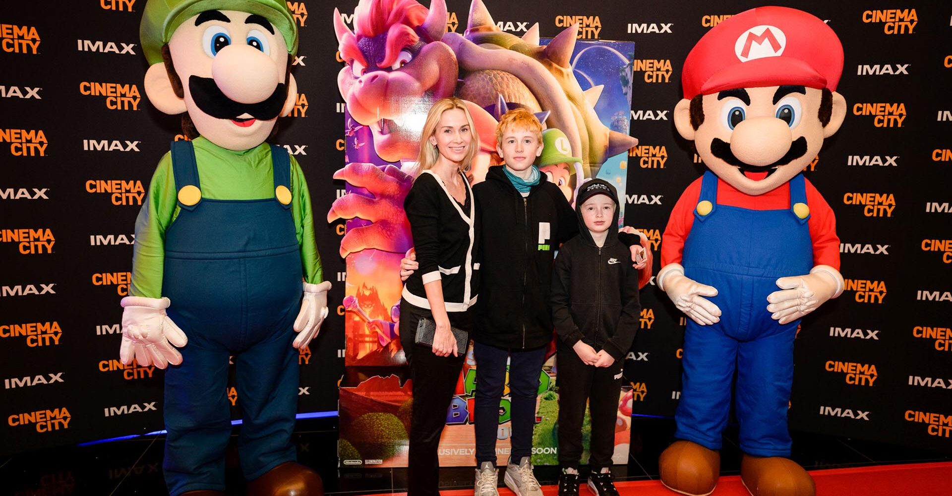 Ornella Koktová, Míša Tomešová, Martin Písařík a další slavní vyvedli do společnosti své ratolesti Ornella Koktová, Míša Tomešová, Martin Písařík a další slavní vyvedli do společnosti své ratolesti