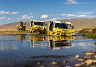 Dan Přibáň se vrací na palubě obojživelného auta,  výprava k majestátním dunám pouště Gobi v Mongolsku plní nejeden dětský sen