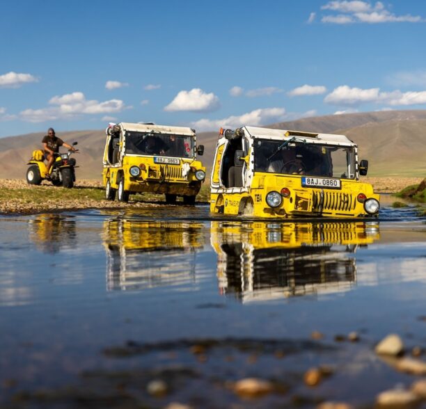 Dan Přibáň se vrací na palubě obojživelného auta,  výprava k majestátním dunám pouště Gobi v Mongolsku plní nejeden dětský sen